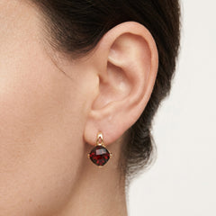 Pendientes colgantes de elegancia en oro con granate
