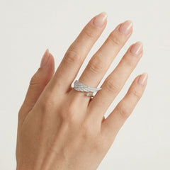 Anillo de ala de ángel de plata con circonitas cúbicas