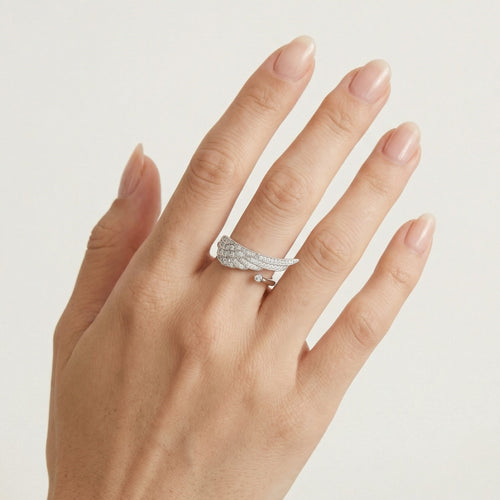 Anillo de ala de ángel de plata con circonitas cúbicas