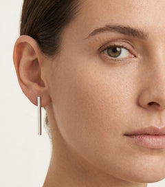 White gold earrings bar