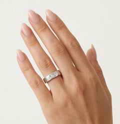 Alliance en or blanc avec options de diamant