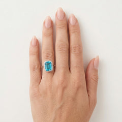 Pièce maîtresse en tourmaline synthétique