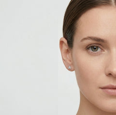 Pendientes triangulares de oro blanco con diamantes