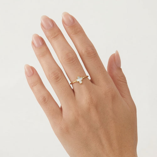 Prsten s perleťovým křížem ze žlutého zlata