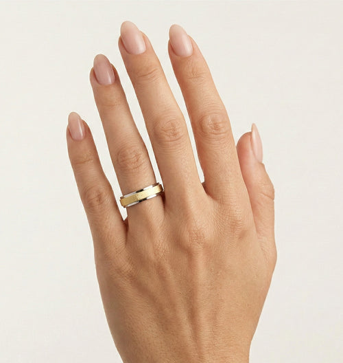Anillos de boda de oro amarillo y blanco con acabado único