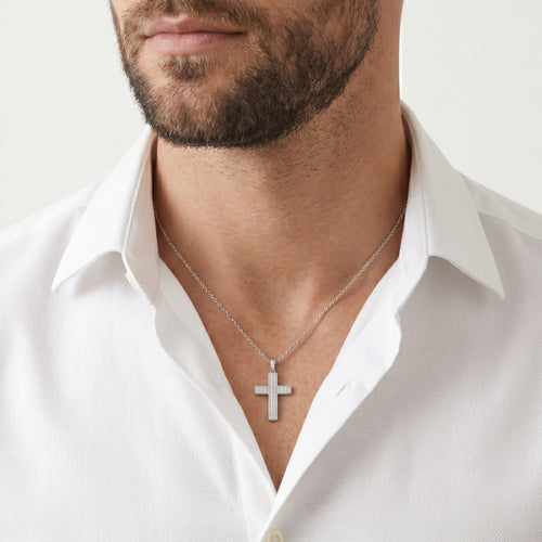 Kříž se dvěma řadami diamantů