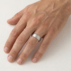 Anillo de boda ancho de platino con acabado mate