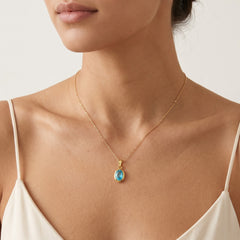 Gold pendant with oval Topaz