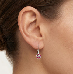 Boucles d'oreilles pendantes en forme de fleur avec accent en rubis