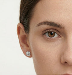 Stříbrné náušnice se sedmikráskou