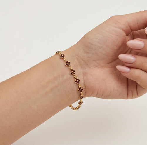 Chic round garnet gold bracelet