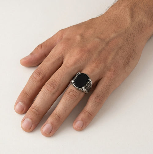 Pánský prsten s onyxem ve vikingském stylu