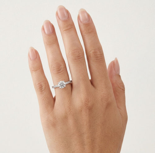 Anillo plateado con acento