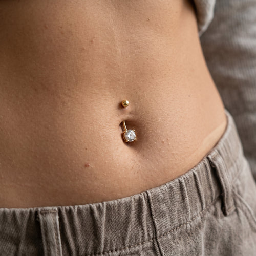 Klassisches Bauchnabelpiercing für Damen mit Zirkonia