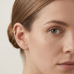 Aro de piercing en oro amarillo chic con circonitas brillantes