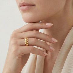 Oval gold chunky ring