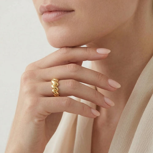 Oval gold chunky ring
