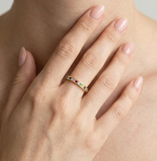 Eleganter Ring aus Gelbgold mit bunten Edelsteinen