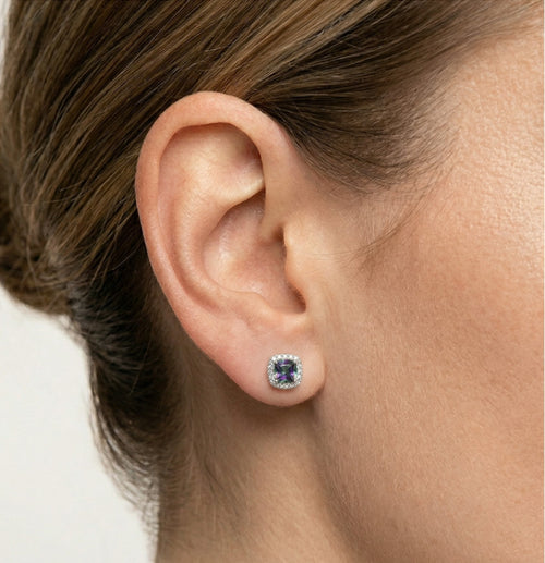 Pendientes de botón de topacio místico real cuadrado.