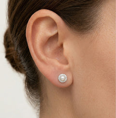 Boucles d’oreilles puces en argent avec perle