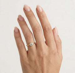 Bague en or jaune serti clos brillante