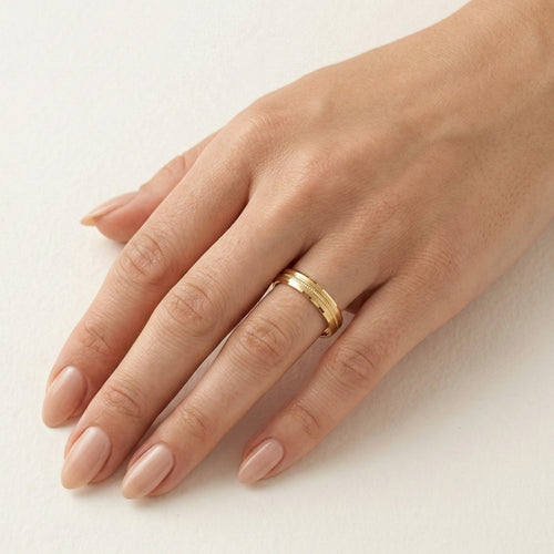 Bagues de mariage en or jaune avec design complexe