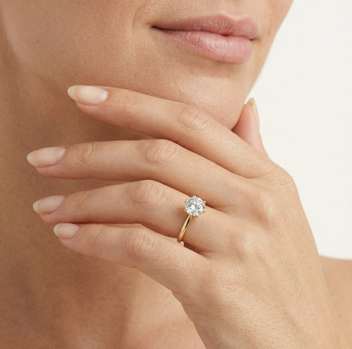 Gelbgoldring mit rundem Zirkonia