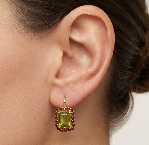 Boucles d’oreilles pendantes élégance radiante en moldavite et grenat