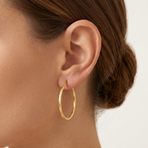 Aros redondos trenzados de oro amarillo