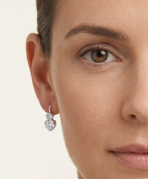 Pendientes colgantes de plata con un corazón de circonio cúbico