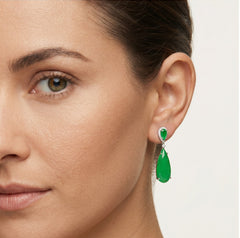Stříbrné visací náušnice se smaragdem