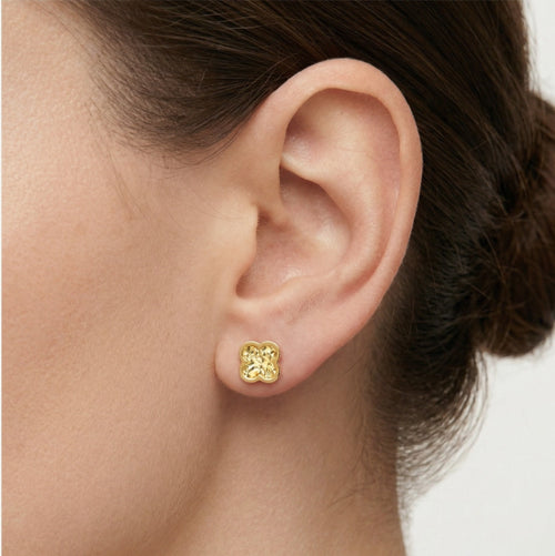 Pendientes de botón con trébol simbólico en oro amarillo