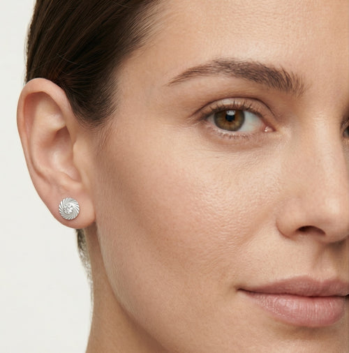Luminous white gold sparkle stud earrings