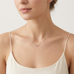Collar sencillo de oro blanco con símbolo de infinito