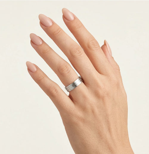 Bague de mariage moderne en or blanc