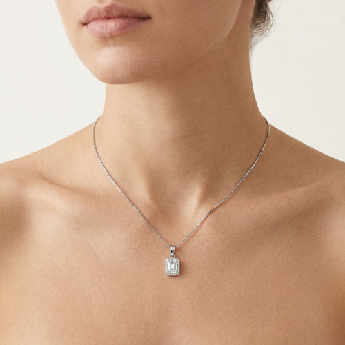 Obdélníkový přívěsek z bílého zlata se zirkony