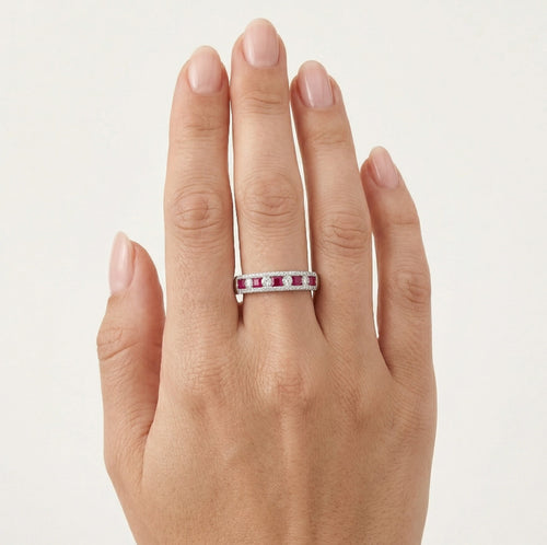 Bague simple en zircon cubique et rubis synthétique