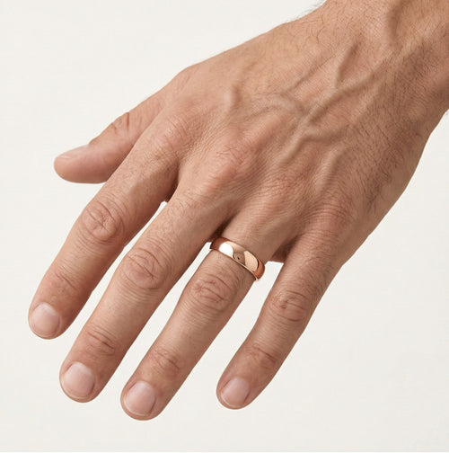Klassischer Roségold-Ehering