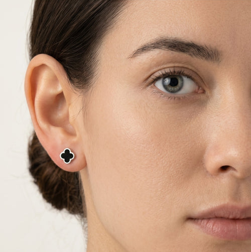 Clover onyx stud earrings in white gold