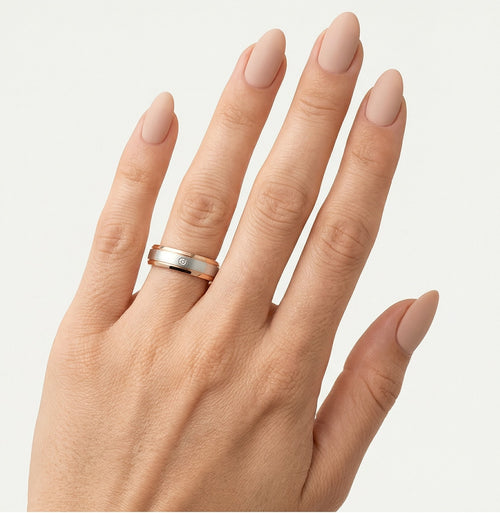 Anillo de boda solitario en oro rosa pulido y mate