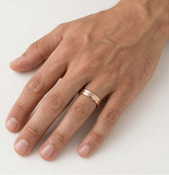 Alianza de boda cuadrada bicolor