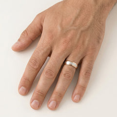 Anillo de boda solitario en oro rosa pulido y mate