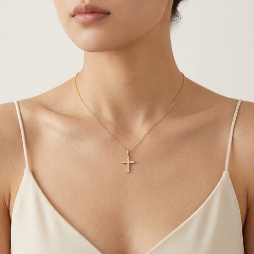 Zlatý minimalistický kříž s diamanty