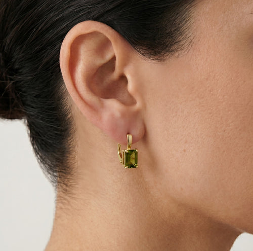 Merveille d’essence radiante en moldavite