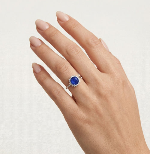 Anillo de halo en plata esterlina con zafiro en el centro