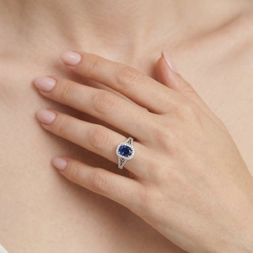 Unique white gold diamond ring with sapphire