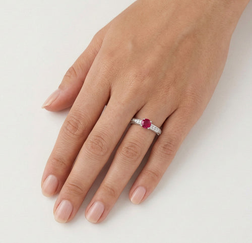 Sparkling white gold ring with ruby and diamonds