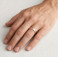Tenký snubní prsten z růžového zlata