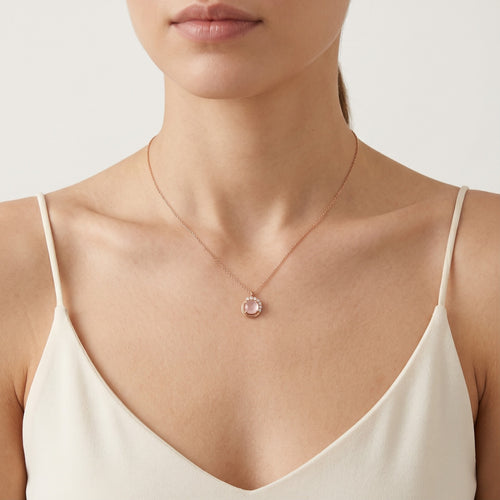 Collar elegante de oro rosa con circonia en forma redonda