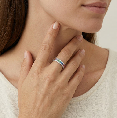 Bague en argent avec pierre précieuse arc-en-ciel